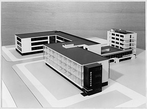 Walter Gropius, Modell des Bauhaus Dessau, Nachbau, Maßstab 1:100, 1965 - 1968, Nachbau eines Modells von 1961 Bauhaus-Archiv / Museum für Gestaltung / © VG Bild-Kunst, Bonn Walter Gropius, Modell des Bauhaus Dessau, Nachbau, Maßstab 1:100, 1965 - 1968, Nachbau eines Modells von 1961 Bauhaus-Archiv / Museum für Gestaltung / © VG Bild-Kunst, Bonn